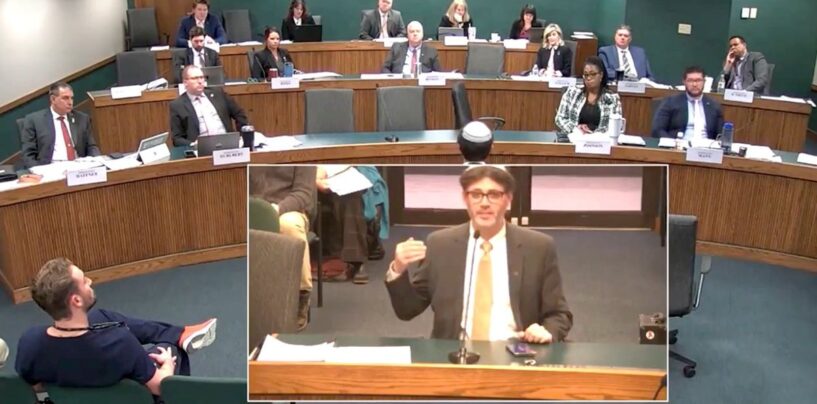 Ce père défend avec émotion son fils transgenre contre les législateurs du Missouri