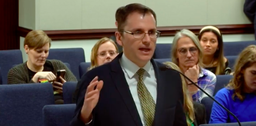 Regardez ce démocrate dire à un militant conservateur fou de drapeaux de se débarrasser, c’est tellement satisfaisant