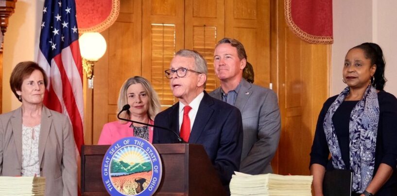 L’Ohio ne restreindra pas les soins d’affirmation de genre pour les adultes, mais s’en prendra toujours aux jeunes trans