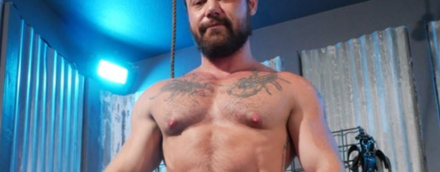 Une star gay adulte officiellement inculpée pour les crimes liés aux émeutes du Capitole
