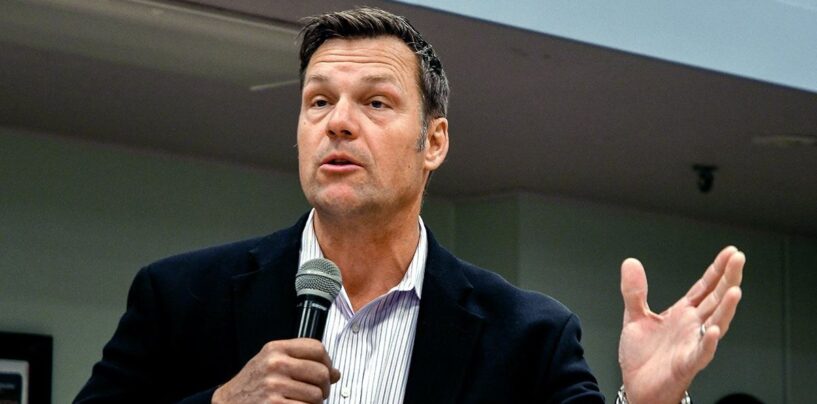 Kansas AG déclare que les écoles doivent confier les enfants trans à leurs parents – même sans qu’une loi ne l’exige