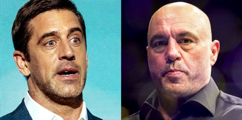 Aaron Rodgers et Joe Rogan débitent des absurdités transphobes et nuisibles dans un récent épisode de podcast