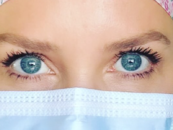 Jessica Capshaw taquine le retour de « Grey’s Anatomy » et les fans sont TRÈS EXCITÉS
