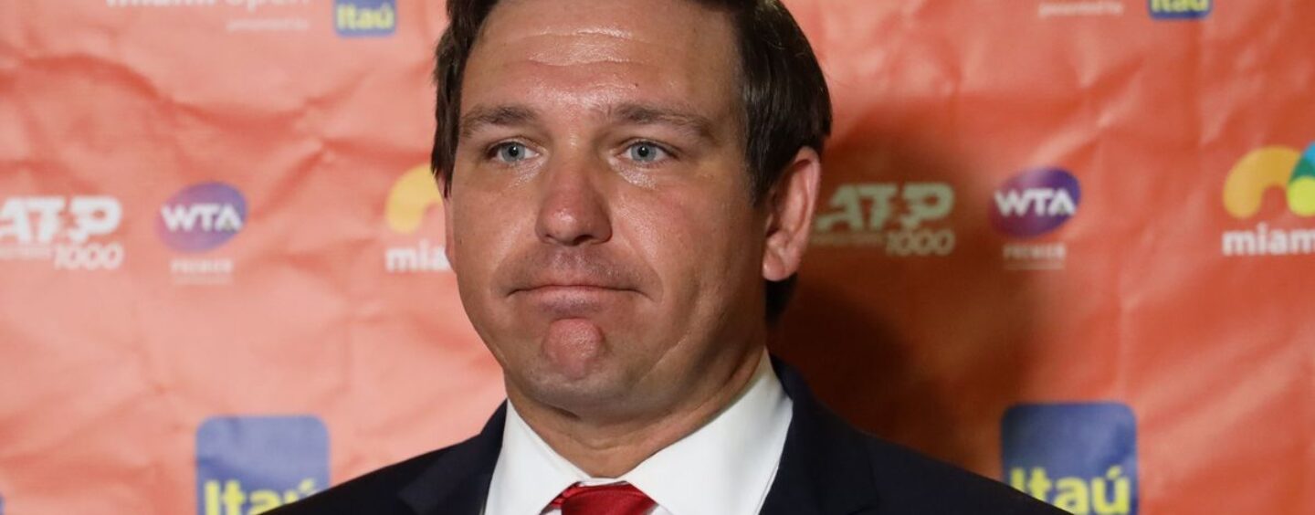 Regardez un journaliste interroger Ron DeSantis sur les remontées de ses chaussures pendant que nous ricanons