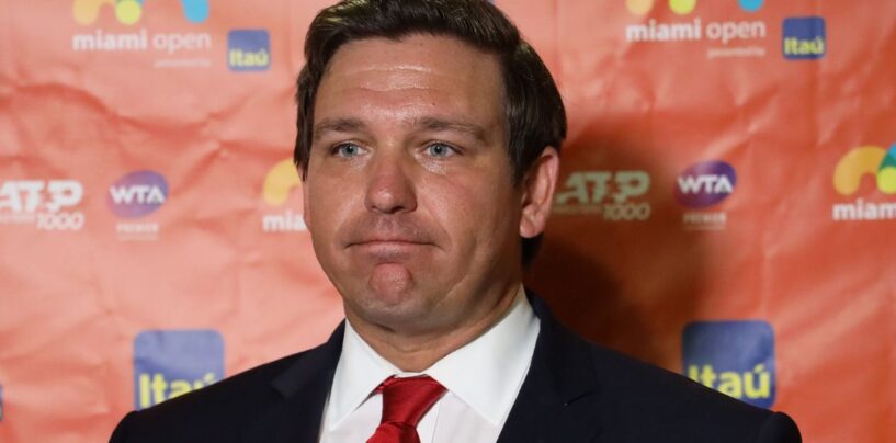 Regardez un journaliste interroger Ron DeSantis sur les remontées de ses chaussures pendant que nous ricanons