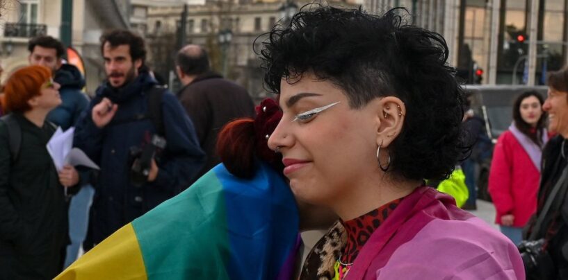 La Grèce approuve l’égalité du mariage