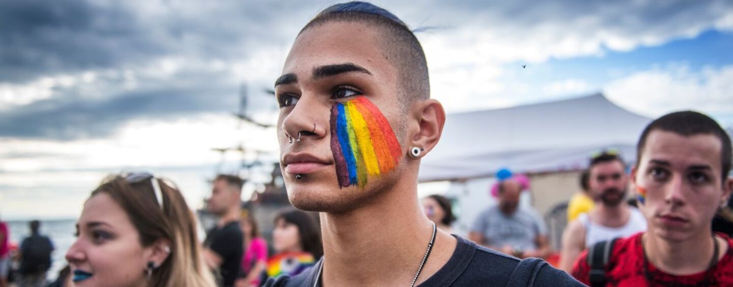La Grèce légalise ENFIN le mariage homosexuel et les gays s’amusent
