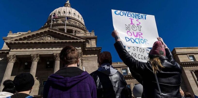 L’Idaho demande à la Cour suprême de l’autoriser à appliquer la loi interdisant les soins d’affirmation de genre