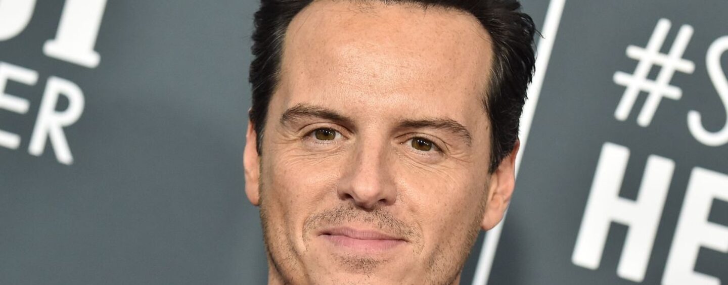 Andrew Scott reçoit une question effrayante sur les déchets de la star de « Saltburn », Barry Keoghan, sur le tapis rouge