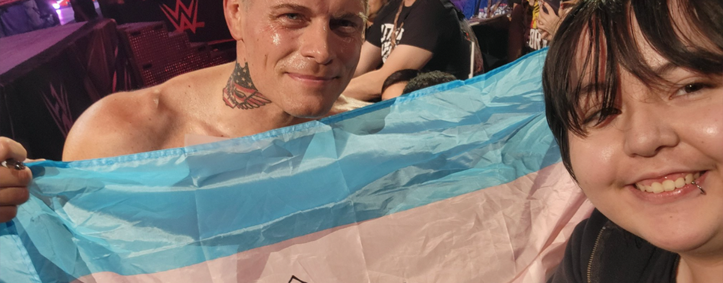 Le lutteur Cody Rhodes défend la communauté trans et a le cœur serré