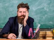 Les enseignants sont fatigués des guerres culturelles – et beaucoup soutiennent les programmes LGBTQ+, selon une enquête Pew