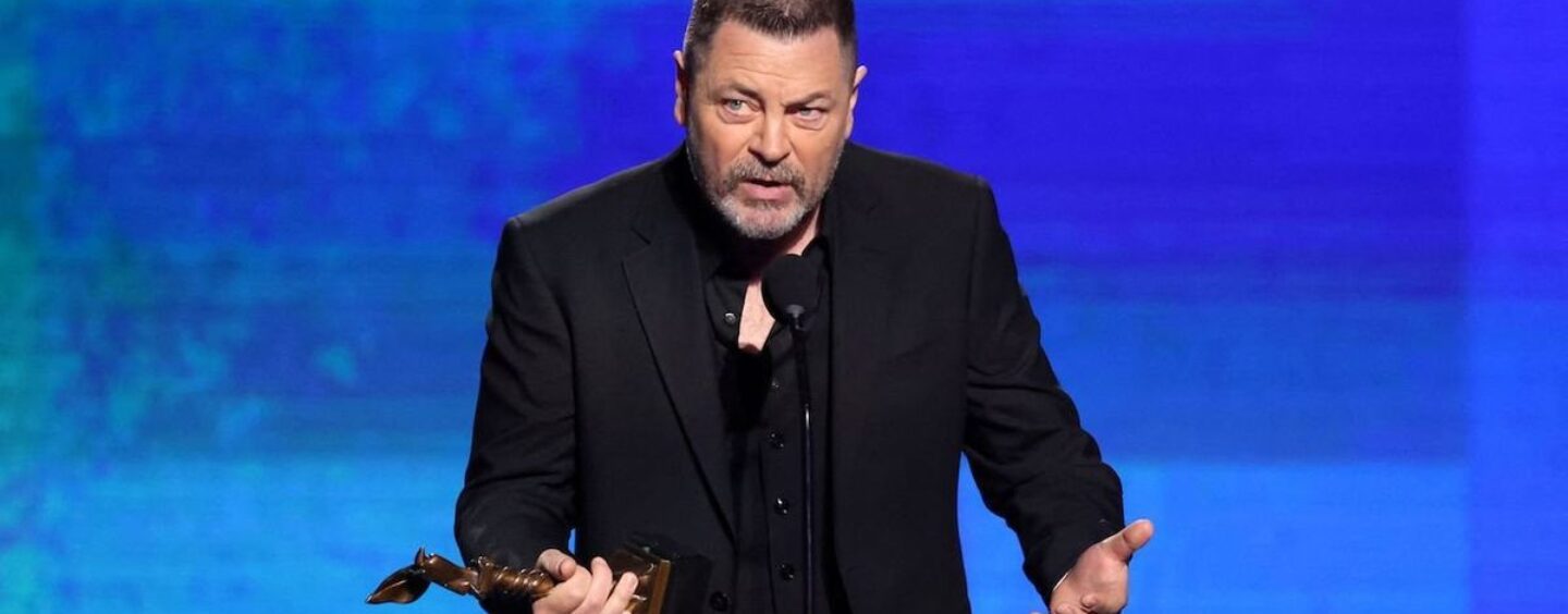 Nick Offerman aborde la « haine homophobe » liée à son rôle primé aux Emmy Awards dans « Last of Us »