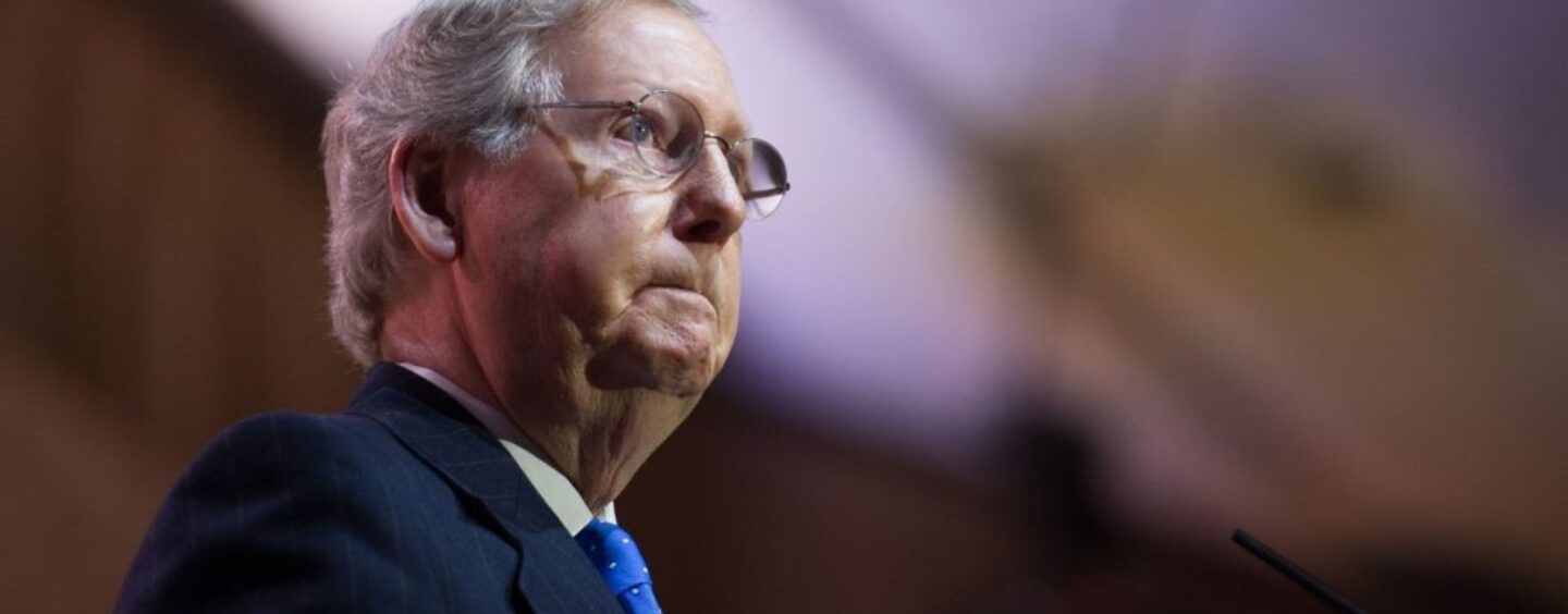 Mitch McConnell, opposant aux droits LGBTQ+, démissionne de la direction républicaine du Sénat
