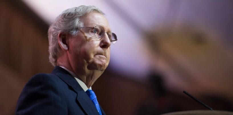 Mitch McConnell, opposant aux droits LGBTQ+, démissionne de la direction républicaine du Sénat