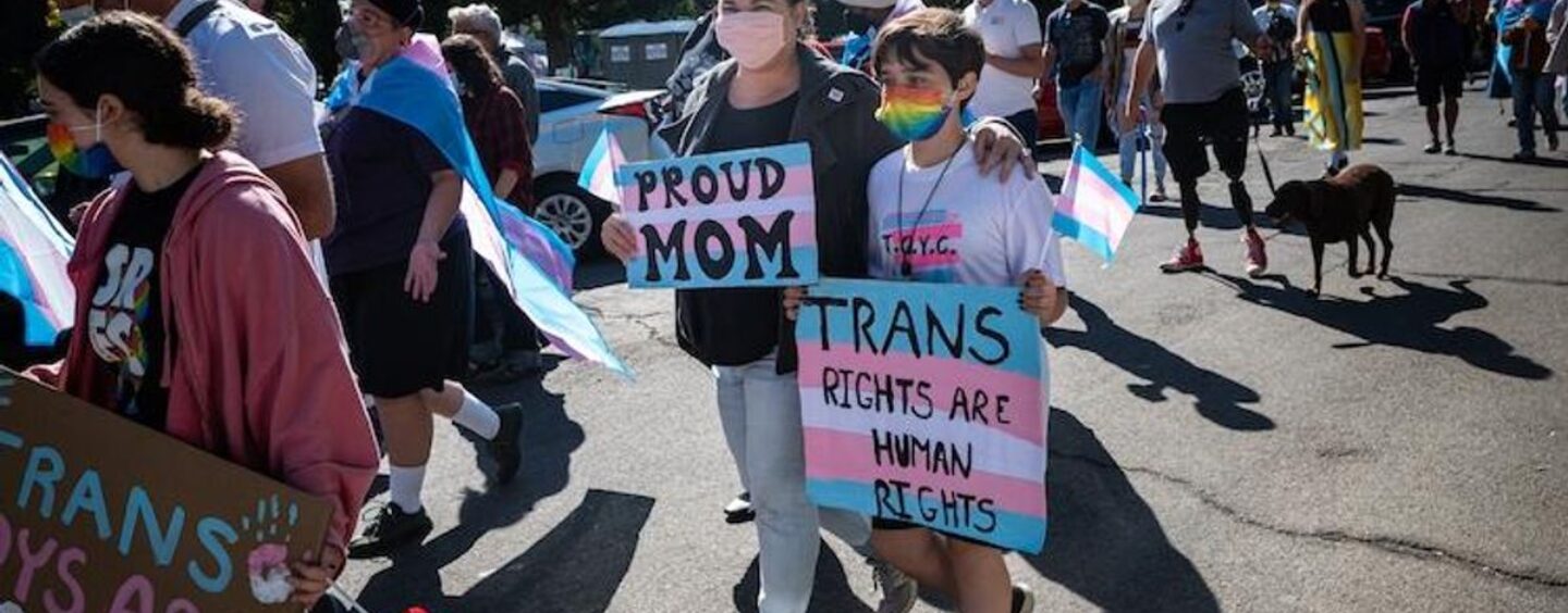 Des donateurs en colère transforment leur indignation face à la mort de Nex Benedict en actions en faveur des candidats pro-LGBTQ+