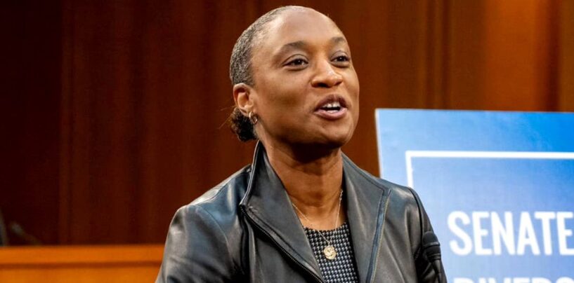 Le sénateur californien Laphonza Butler lit Audre Lorde pour protester contre l’interdiction des livres du GOP