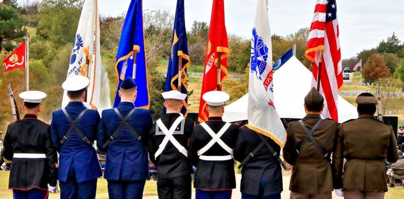 Des soldats d’une prestigieuse unité de l’armée américaine accusés d’avoir volé des drapeaux de la fierté en Virginie