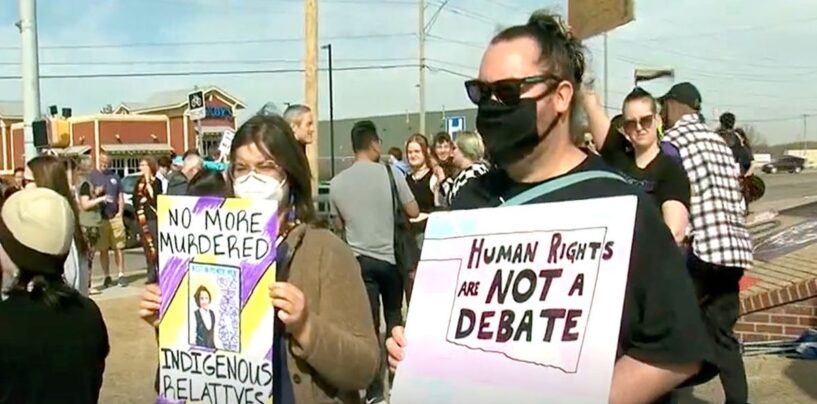 La mort de Nex Benedict provoque le débrayage des étudiants de son lycée d’Oklahoma en raison d’intimidation anti-LGBTQ+