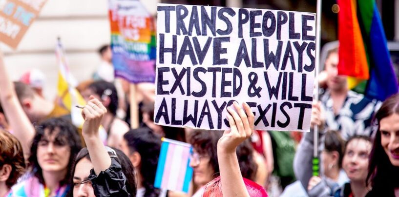 Les réactions négatives à l’égard des soins de santé pour les transgenres ne sont pas nouvelles, mais les erreurs scientifiques utilisées pour les justifier ont évolué au fil du temps.