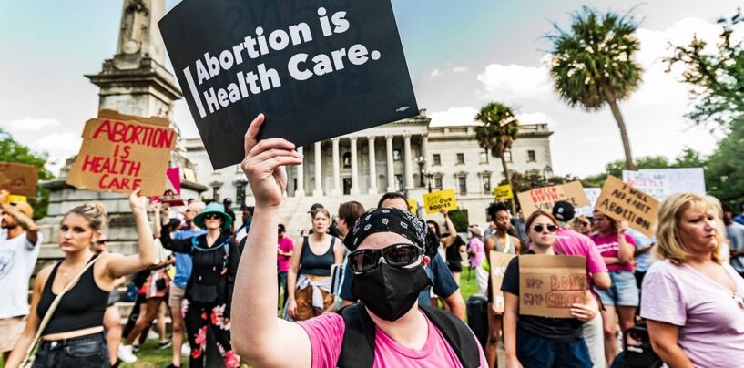 Une femme de Caroline du Sud a été contrainte de quitter l’État pour avorter.  Maintenant, elle poursuit