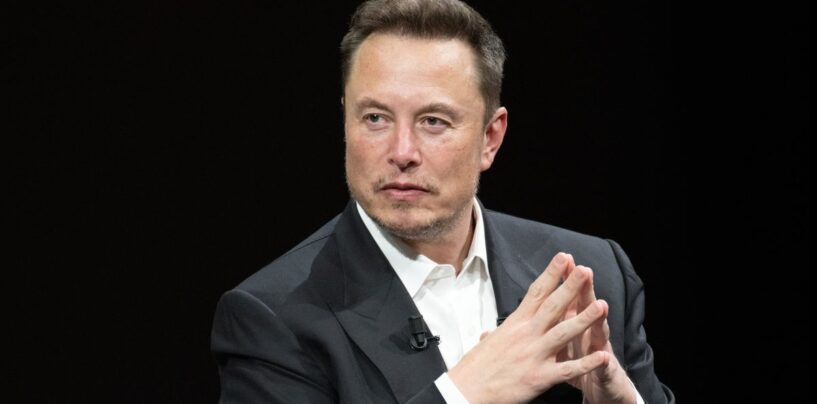 Elon Musk rétablit discrètement l’interdiction de X sur les noms morts et les erreurs de genre