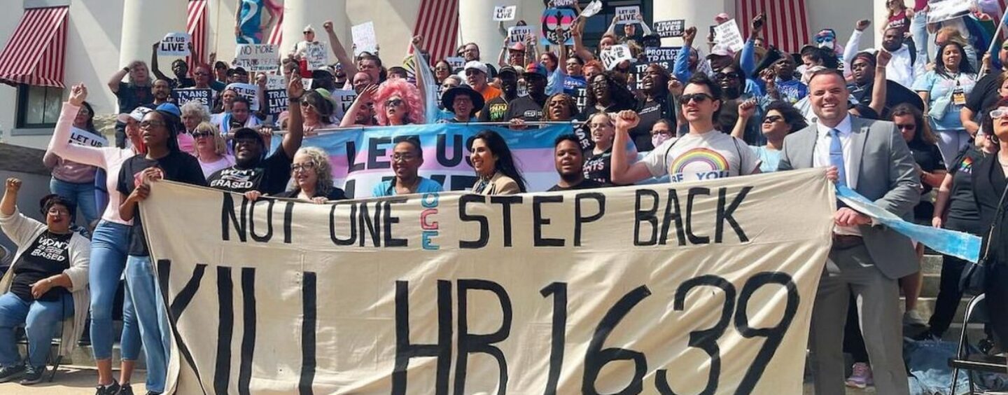 Des militants trans défilent dans la capitale de Floride alors que le projet de loi sur l’effacement meurt