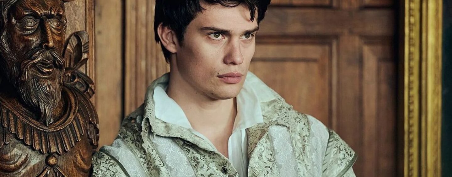 Nicholas Galitzine revient sur Twitter et déclenche rapidement le chaos gay avec ce UN SEUL MOT