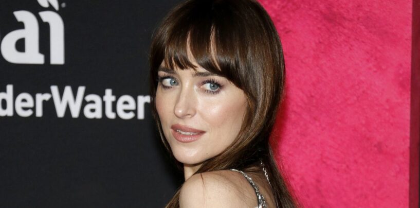 Dakota Johnson affirme que les enfants s’identifient comme des chats et nous sommes tellement confus
