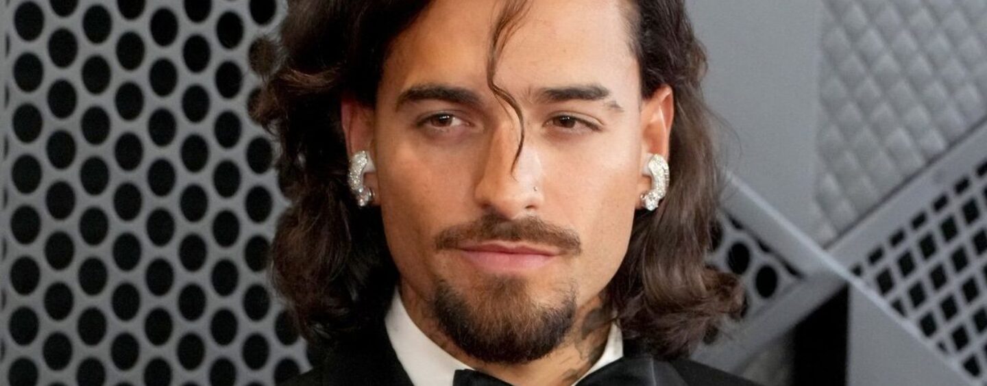Maluma se déshabille pour la relance numérique de Playgirl et nous sommes ASSIS