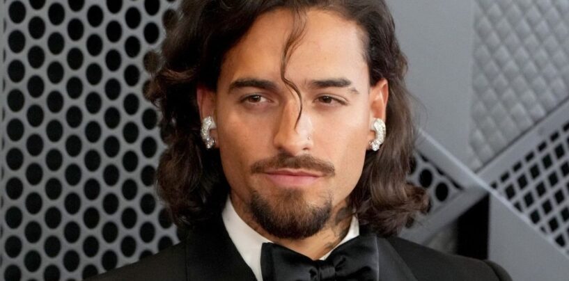 Maluma se déshabille pour la relance numérique de Playgirl et nous sommes ASSIS