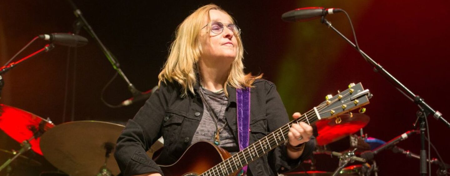 Melissa Etheridge explique comment « ma bizarrerie m’a protégée » dans une scène musicale impitoyable envers les femmes