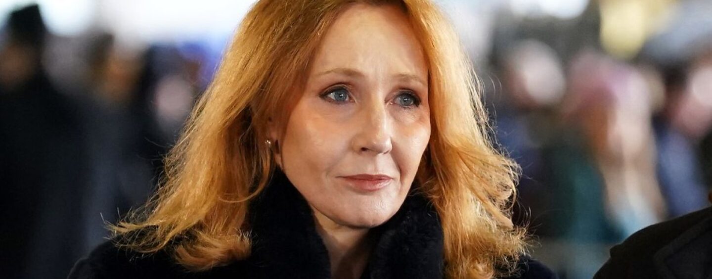 JK Rowling suscite une nouvelle polémique avec un post bouleversant sur la fête des mères