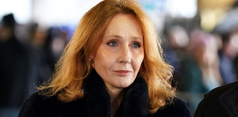 JK Rowling suscite une nouvelle polémique avec un post bouleversant sur la fête des mères