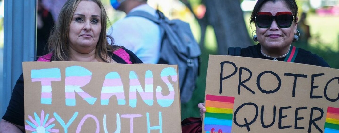 Dans les États dirigés par le Parti républicain et dotés de lois anti-LGBTQ+, les crimes haineux à l’école quadruplent : rapport