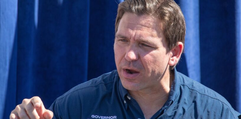 Ron DeSantis est tellement PERDANT que 21 de ses projets de loi anti-LGBTQ échouent alors que nous ricanons