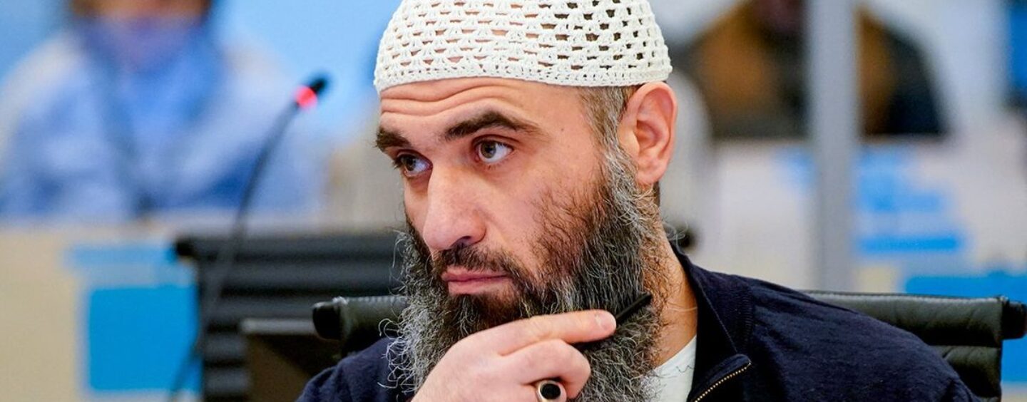 Le tireur présumé qui a tué deux personnes lors de la Pride d’Oslo est jugé