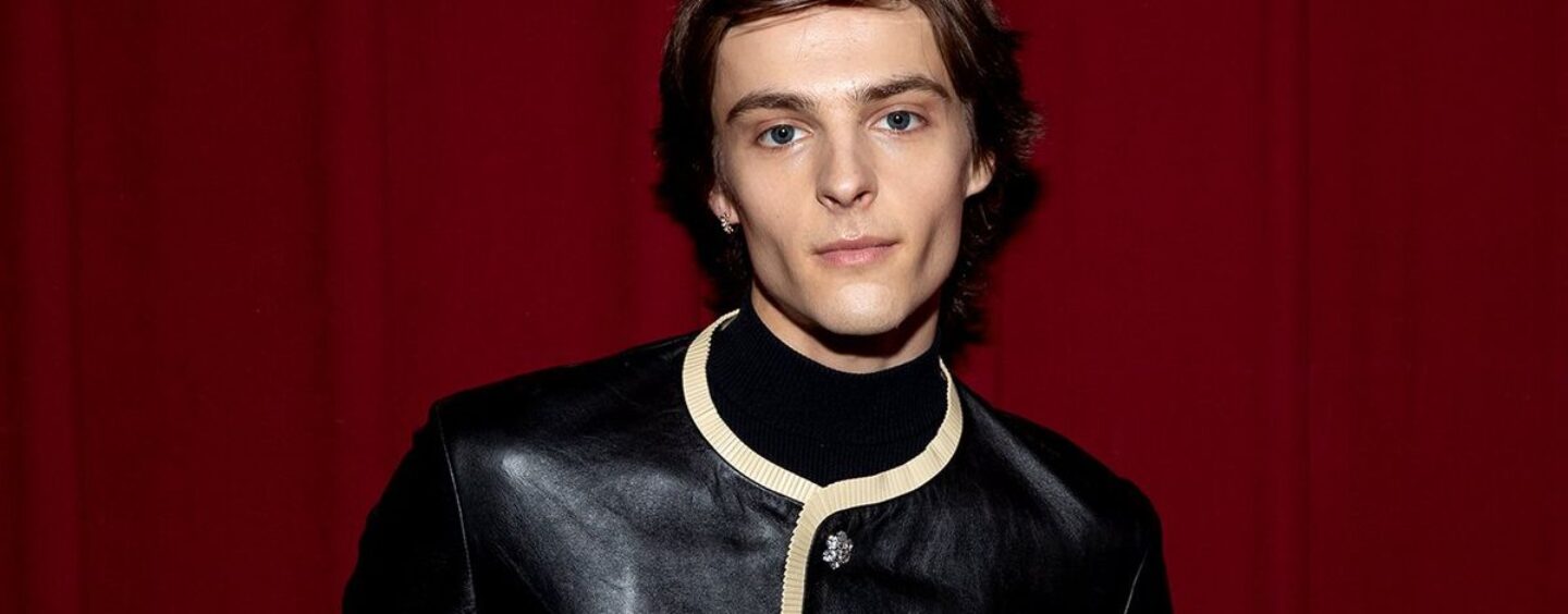 Corey Fogelmanis laisse derrière lui l’époque des enfants de Disney dans ce nouveau film queer puissant
