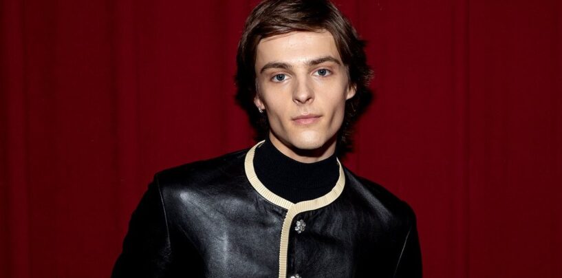 Corey Fogelmanis laisse derrière lui l’époque des enfants de Disney dans ce nouveau film queer puissant