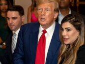 Siggy Flicker, la « vraie femme au foyer » de MAGA, est mise de côté par Donald Trump et nous hurlons