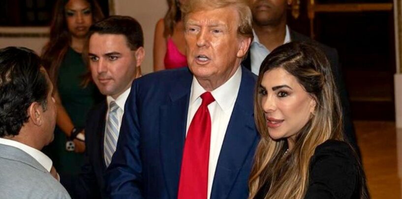 Siggy Flicker, la « vraie femme au foyer » de MAGA, est mise de côté par Donald Trump et nous hurlons
