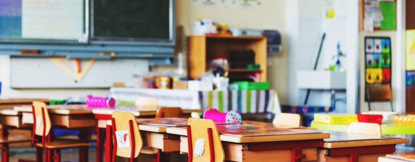 Le conseil scolaire de Milwaukee et son directeur poursuivis pour avoir prétendument abusé d'un élève avec des parents homosexuels
