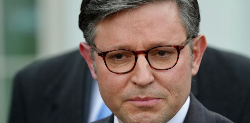 7 choses les plus HUMILIANTES que le président républicain Mike Johnson ait jamais faites