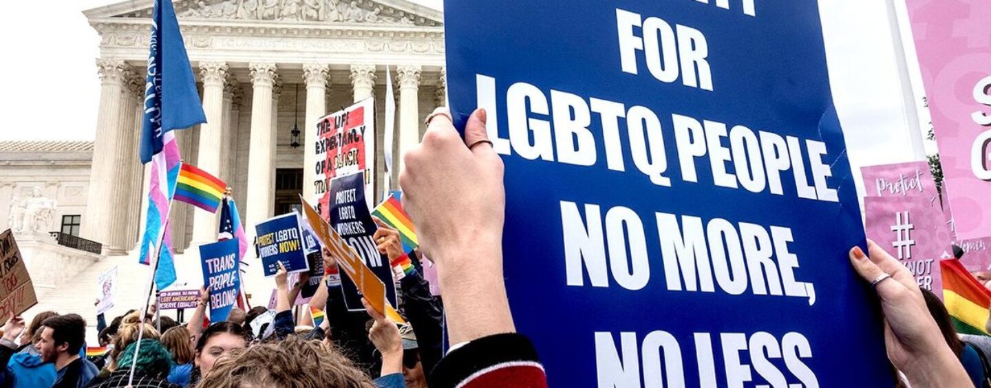 Ordonnances non exécutées, contrôles manqués, solitude : les mesures anti-LGBTQ+ des États affectent la santé