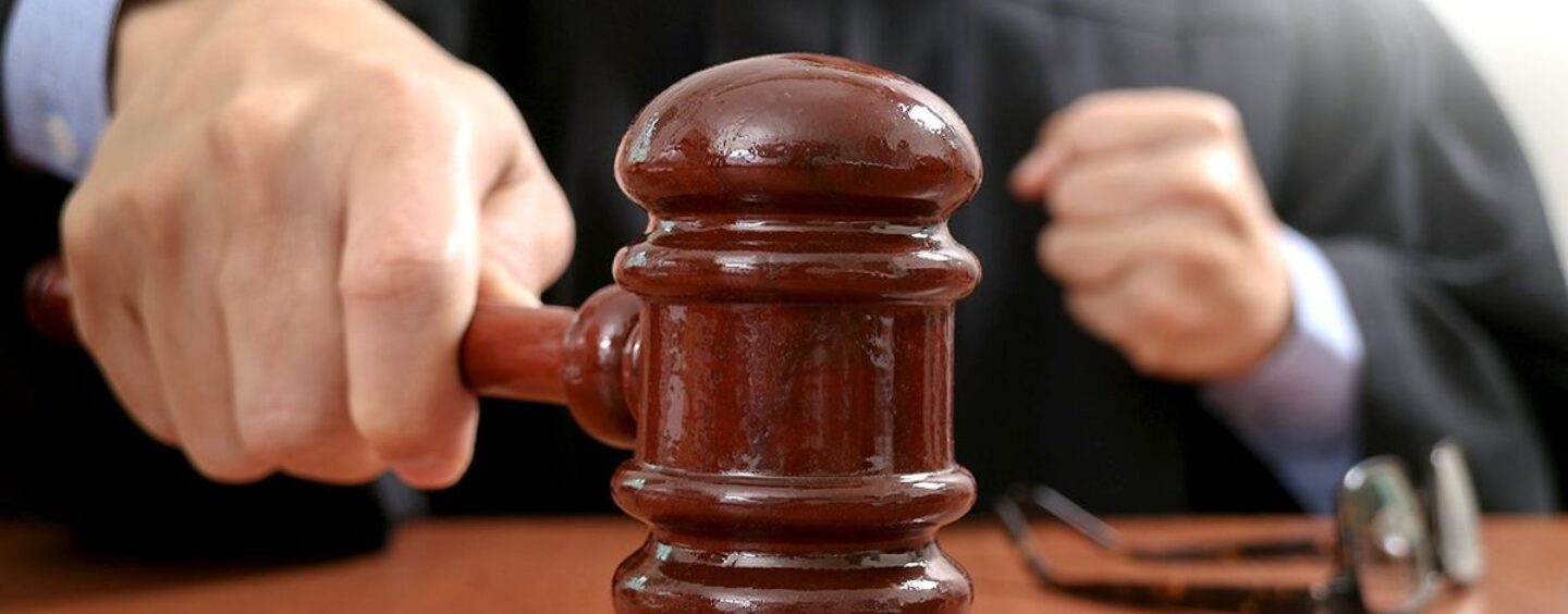 Un juge de l’Alabama dévoile un rapport accusant les principaux avocats des droits LGBTQ+ de magasinage inapproprié entre juges