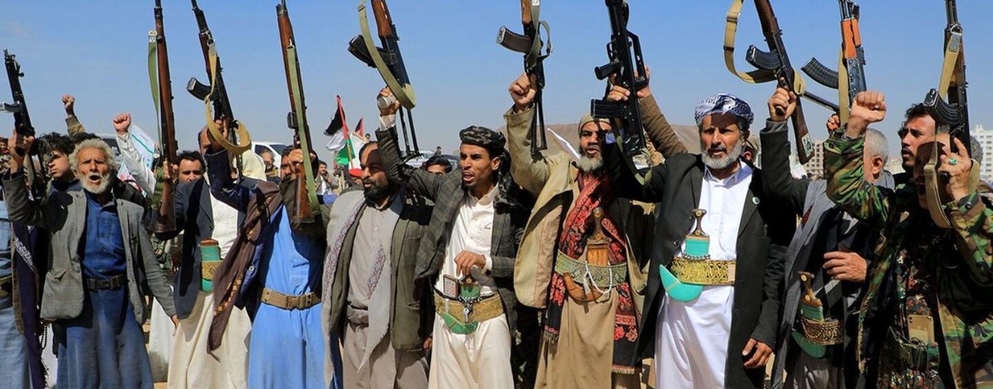 « Violations flagrantes » : les Houthis condamnent à mort 9 hommes pour des accusations douteuses de « sodomie » au Yémen