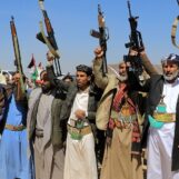 « Violations flagrantes » : les Houthis condamnent à mort 9 hommes pour des accusations douteuses de « sodomie » au Yémen