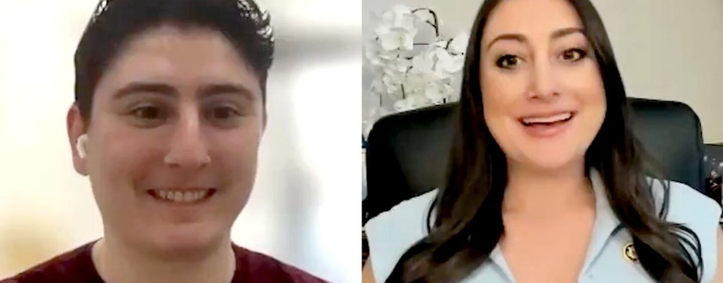 La représentante américaine Sara Jacobs et son frère trans sur la visibilité et l'authenticité