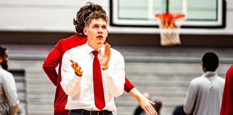 Le succès de Matt Lynch : Comment un entraîneur de basket gay a mené son équipe à la victoire