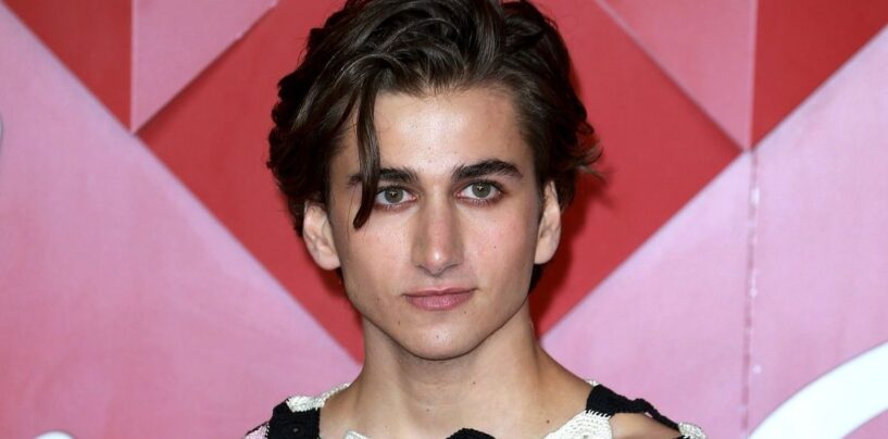 Sebastian Croft veut jouer dans une comédie romantique queer et écrase durement cette célébrité masculine