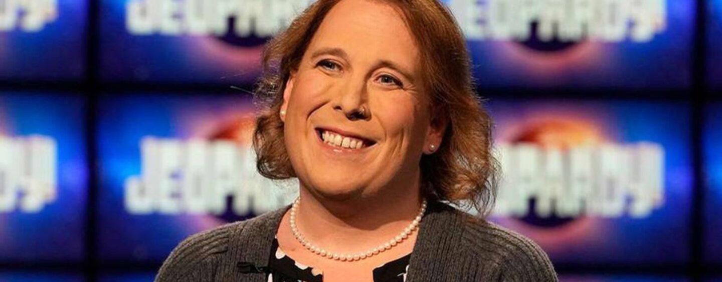 La victoire d'Amy Schneider par derrière lui donne l'avantage dans Jeopardy !  tournoi